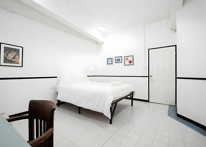 Go Wat Trai Mit - Mrt Hua Lamphong Apartment *